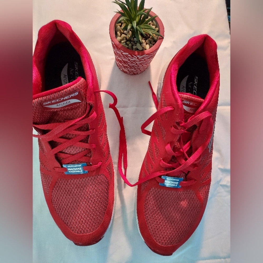 Skechers Arch Fit machine washable sneakers